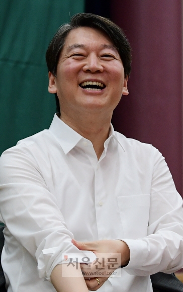 [서울포토] 환하게 웃는 안철수