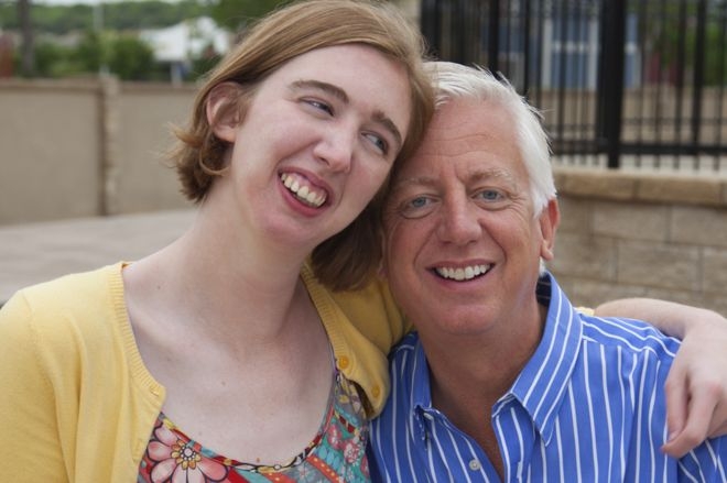 고든 하트먼(오른쪽)과 자폐아 딸 모건 부녀. BBC 홈페이지 캡처  