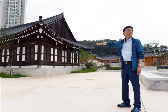 유 시장이 오는 9월 시범 개방할 아트빌리지 현장을 방문했다.  김포시 제공