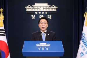 정의용·맥마스터 통화…“한미 안보·안전 확보 위한 단계별 조치 긴밀공조”