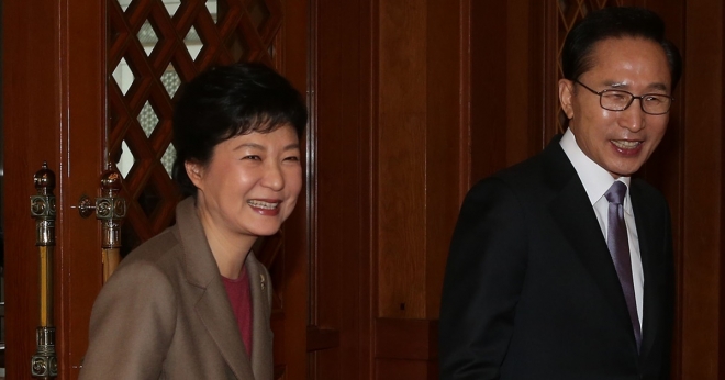 박근혜(왼쪽) 전 대통령과 이명박 전 대통령