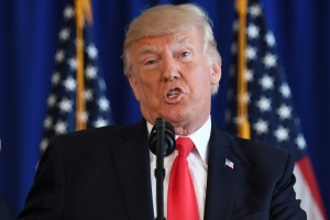 트럼프 “시작일뿐”····대중 경제압박 슈퍼301조 행정명령 서명