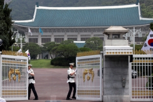 靑, ‘박성진 부적격’ 채택에 “당분간 지켜보겠다”