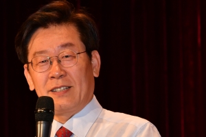 이재명 “ 문 대통령.정부 믿고 시청 세월호기 내리겠다”