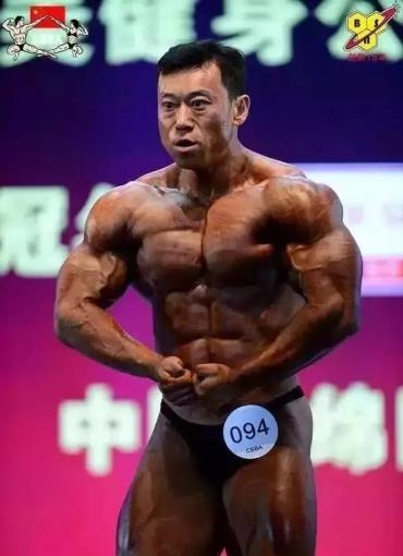 中 최고근육남 우츙