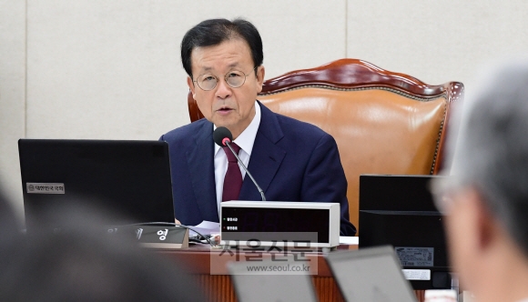 [서울포토] 인사말하는 원해영 위원장