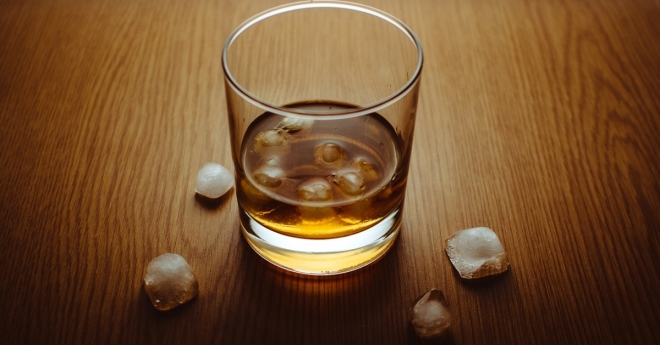 우리나라 50대 이하 성인들 중 20대가 가장 음주량이 많고 필름도 자주 끊기는 것으로 조사됐다.