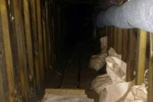 45일간 삽과 호미로 40m 땅굴 파 기름 훔쳐