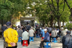 기초연금 전액 받는 수급자 260만명…전체의 55% 그쳐