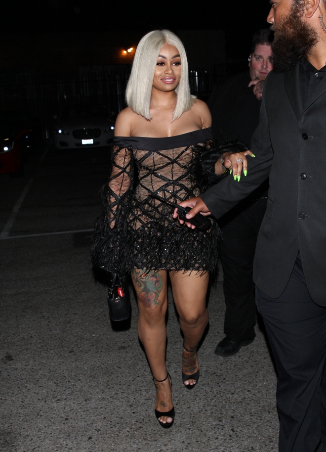 블랙 차이나가 22일(현지시간) 미국 로스앤젤레스 웨스트 할리우드에 스트립 클럽 ‘the Ace Of Diamonds’로 블랙 시스루 드레스를 입고 향하고 있다. 사진=TOPIC / SPLASH NEWS(www.topicimages.com)