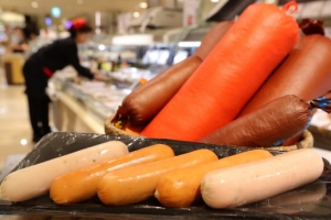 e형 간염 소시지 공포…대형마트 3사, 청정원 베이컨 판매 중단 결정