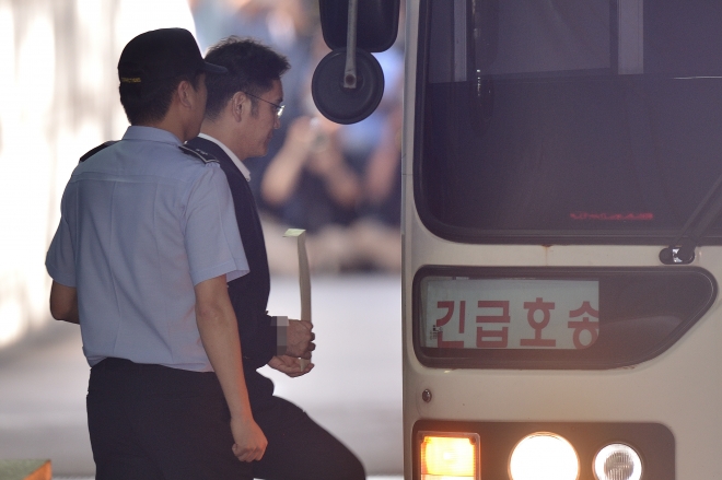 이재용, 호송차 타고 다시 구치소로