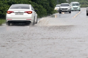 제주 폭우로 고립 침수피해 속출…시간당 70㎜ 이상도