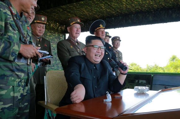 북한 김정은, 백령도·대연평도 점령 가상훈련 지도