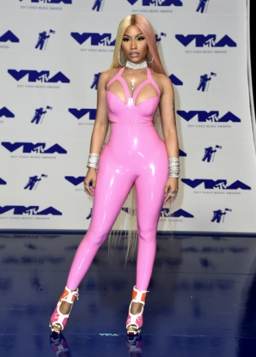가수 니키 미나즈가 27일(현지시간) 미국 캘리포니아주 잉글우드에서 열린 ‘MTV 비디오 뮤직 어워드(MTV Video Music Awards)’에 참석해 포즈를 취하고 있다.<br>AP 연합뉴스