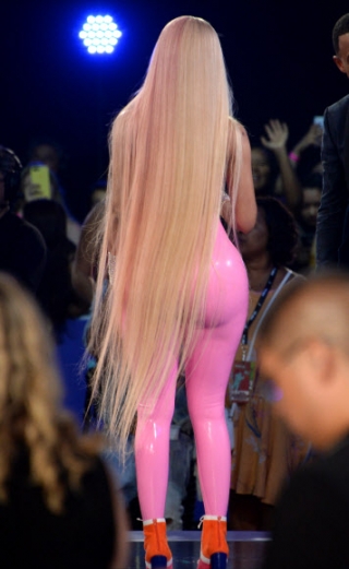가수 니키 미나즈가 27일(현지시간) 미국 캘리포니아주 잉글우드에서 열린 ‘MTV 비디오 뮤직 어워드(MTV Video Music Awards)’에 참석해 포즈를 취하고 있다.<br>AFP 연합뉴스