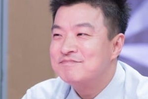 ‘성추문’ 김생민 “제 잘못, 사과했다”면서도 거취엔 묵묵부답