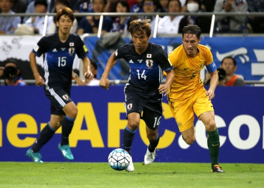 일본, 호주에 1-0 리드 전반 종료…아사노 타쿠마 선제골