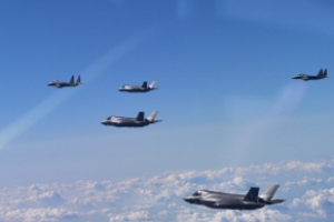 한반도 상공에 B-1B·F-35B 편대 사상 첫 동시 전개