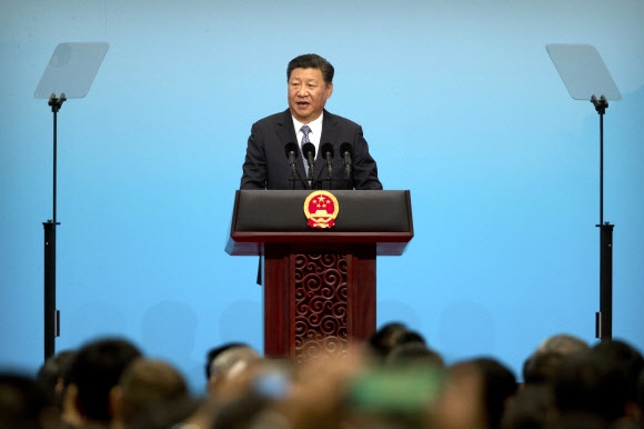 3일 북한이 6차 핵실험을 강행한 가운데 시진핑 중국 국가주석이 푸젠성 샤먼에서 열린 브릭스(BRICS) 비즈니스포럼 개막식 기조 연설을 하고 있다.  샤먼 AP 연합뉴스