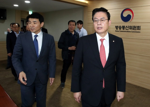 ‘MBC 김장겸 사장 체포영장에 항의’ 방통위 찾은 자유한국당 의원들