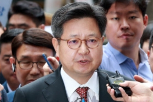 김장겸 MBC 사장, 고용부에 출석…“당당히 조사받고 가겠다” 혐의 부인