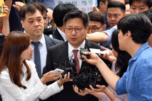 출석하는 김장겸 MBC 사장…“6개월 밖에 안 된 사장이 무슨”