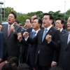 한국당 의원들, 청와대 항의 방문…문 대통령 면담 불발에 “대단히 유감”