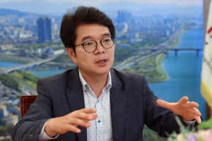 [자치단체장 25시]  성동 일자리 증가율 4% 신화… 비법은 ‘사회적경제 육성’