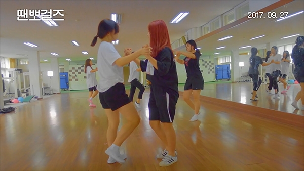 영화 ‘땐뽀걸즈’ 메인 예고편의 한 장면.