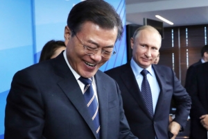 푸틴이 文대통령에 ‘칼’을 선물한 이유는 뭘까...文 답례는