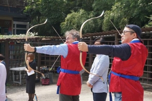 종로에 꽂힌 ‘세계의 활’