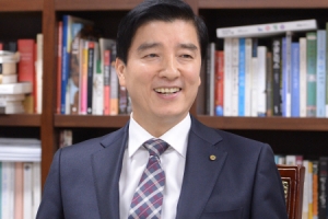 [자치단체장 25시] 도시농업 일구고 동물복지 챙긴 10년…강동, 생명을 품다