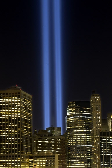 9·11테러 16주년… 뉴욕 비추는 추모의 불빛