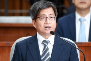 ‘버스 상경’ 김명수 “관용차 쓰면 혼날 줄 알았다”