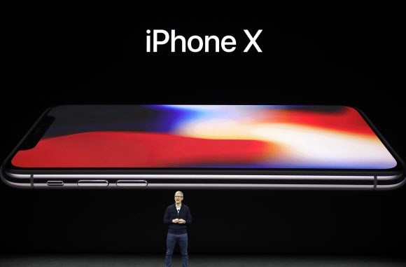 애플, 아이폰X 공개…페이스ID, OLED화면 탑재