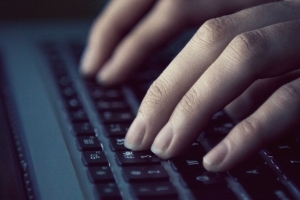 댓글 조작 혐의로 구속된 3명 모두 더불어민주당 권리당원