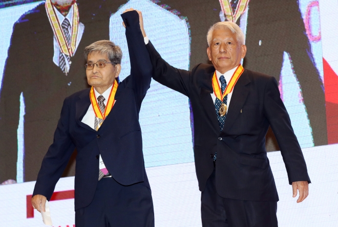 광주 명예시민증 받은 두 일본인