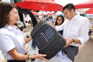 가방 들고 다니면서 태양광 충전