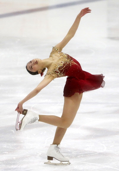 일본 Marin Honda가 16일(현지시간) 미국 유타주 솔트레이크시티에서 열린 ‘The U.S. International Figure Skating Classic’ 프리 스케이트 프로그램 중 멋진 연기를 펼치고 있다. AP 연합뉴스