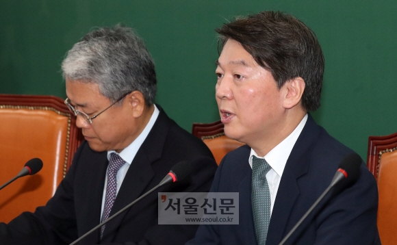 국민의당 안철수 대표가 18일 국회에서 열린 최고위원회의에서 모두발언을 하고 있다.  이종원 선임기자 jongwon@seoul.co.kr