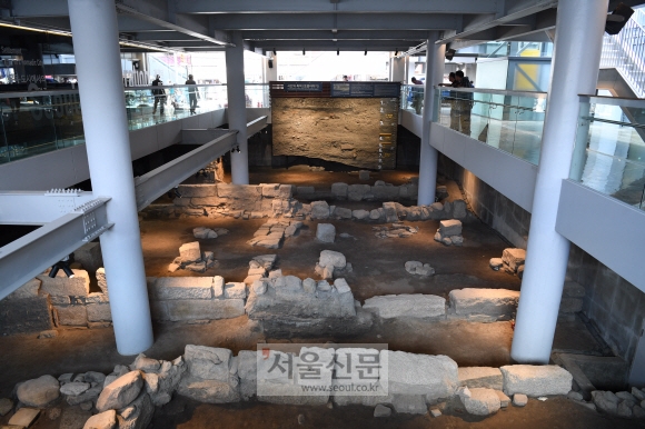 세운상가 지하 부지에서 발굴된 조선시대 중부관아터 유적을 원형 보존한 지하 1층 전경.  이호정 전문기자 hojeong@seoul.co.kr