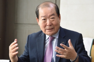 [자치단체장 25시] 교수, 원어민이 초등생에 코딩·영어 수업… ‘공교육 선도 마포’