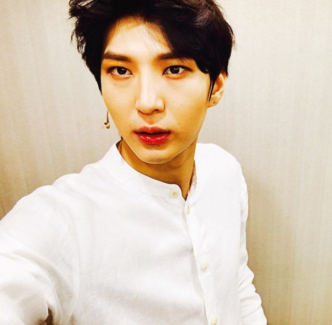 빅스 레오 복통으로 입원