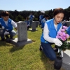 베트남 파병 전사자 묘역에 헌화