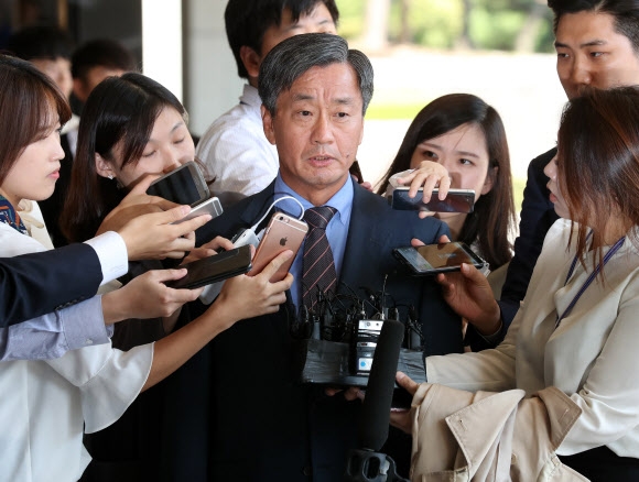’댓글공작’ 이종명 전 국정원 3차장 검찰 출석