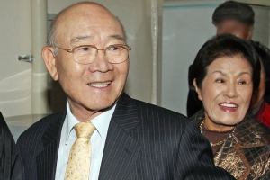 이순자 ‘전두환은 민주주의의 아버지’ 발언에 자유한국당 홀로 침묵