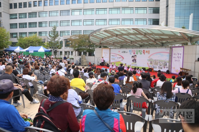 부천대학교는 지난 23일 심곡1동 주민센터와 연계해 부천대와 대학로에서‘제13회 진말몽당축제’를 개최했다. 부천대 제공
