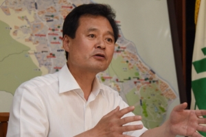 [자치단체장 25시] 현대사 스며든 강북…우이~신설 도시철도 타고 ‘힐링투어’