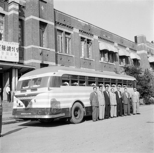 1956년 첫 관광버스